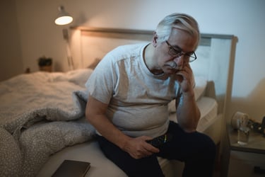 Síntomas miccionales y nicturia en hombres: evaluación, causas y manejo clínico